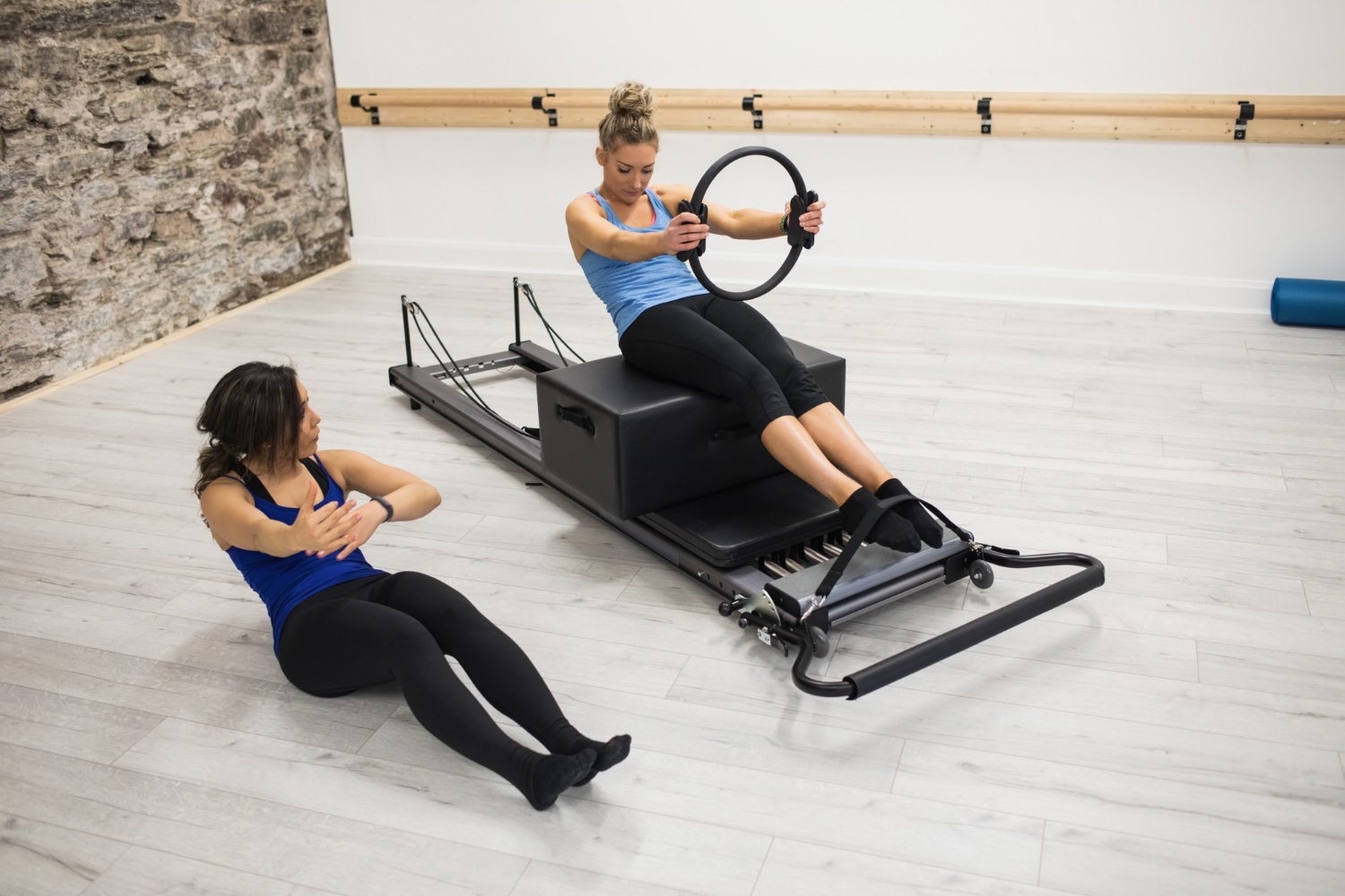 Pilates Aparelhos vs Solo: Qual é o melhor para você?